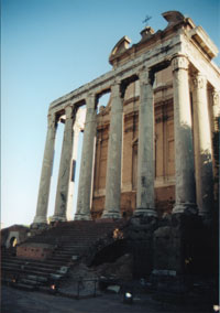 Tempio_di_Antonino.